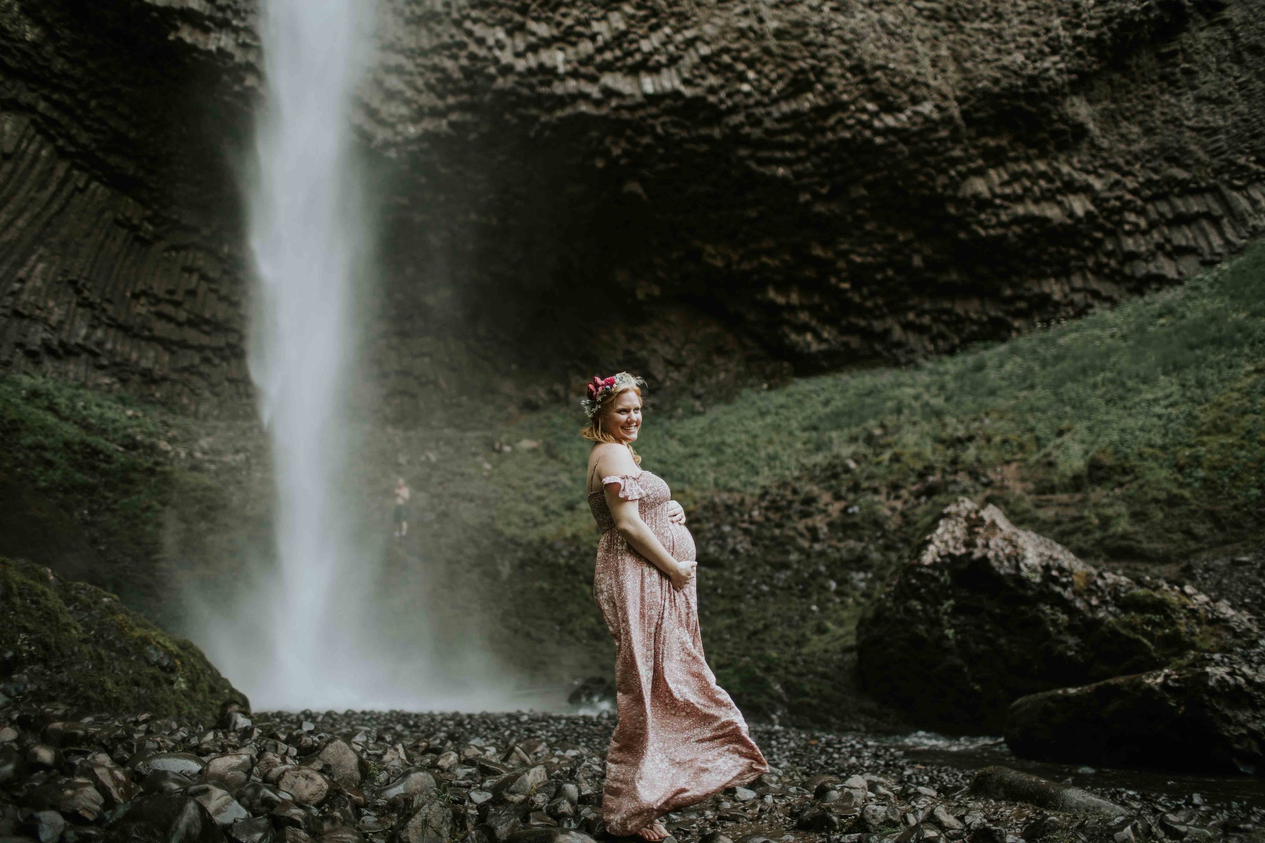kate-joe-latourell-falls-columbia-river-gorge-maternity-ilumina-photography-8275.jpg